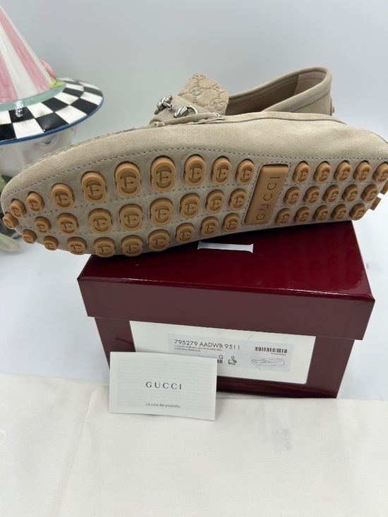 Men’s Gucci Suede Oatmeal Horse Bit Driving Loafers.  Size 9/fits 10 US.